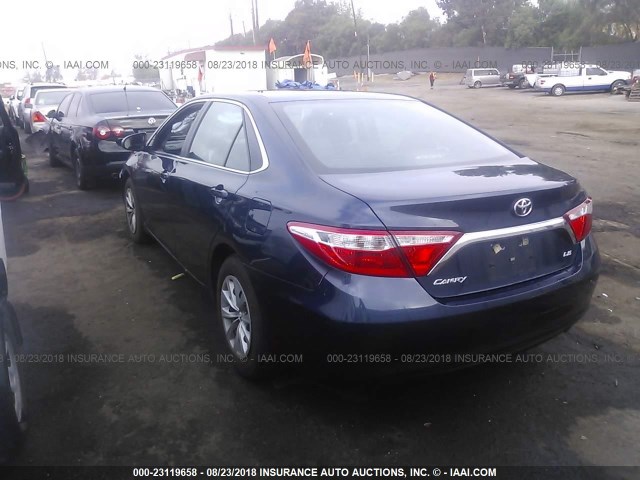 4T4BF1FK8GR526824 - 2016 TOYOTA CAMRY LE/XLE/SE/XSE BLUE photo 3