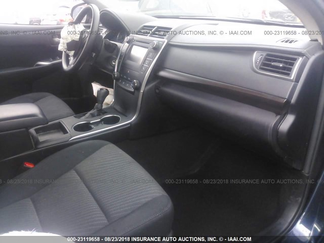 4T4BF1FK8GR526824 - 2016 TOYOTA CAMRY LE/XLE/SE/XSE BLUE photo 5
