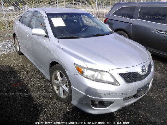 4T1BF3EK3AU008148 - 2010 TOYOTA CAMRY SE/LE/XLE ვერცხლისფერი ფოტო 1