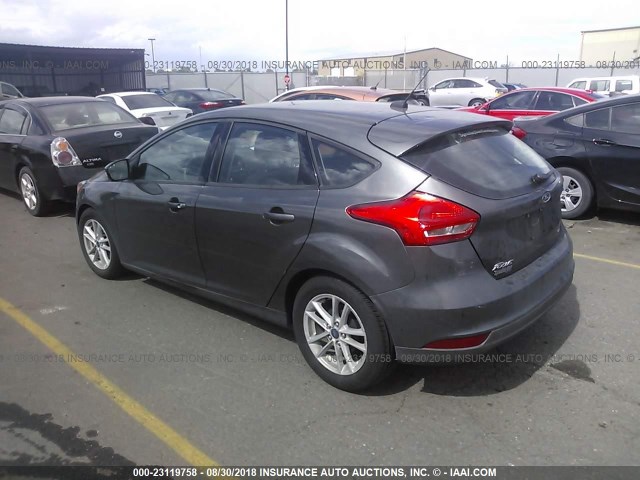 1FADP3K23JL282699 - 2018 FORD FOCUS SE GRAY photo 3