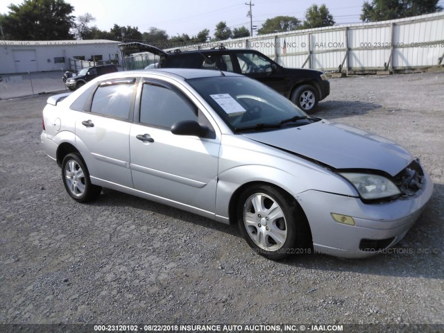 1FAFP34N05W304128 - 2005 FORD FOCUS ZX4 SILVER photo 1