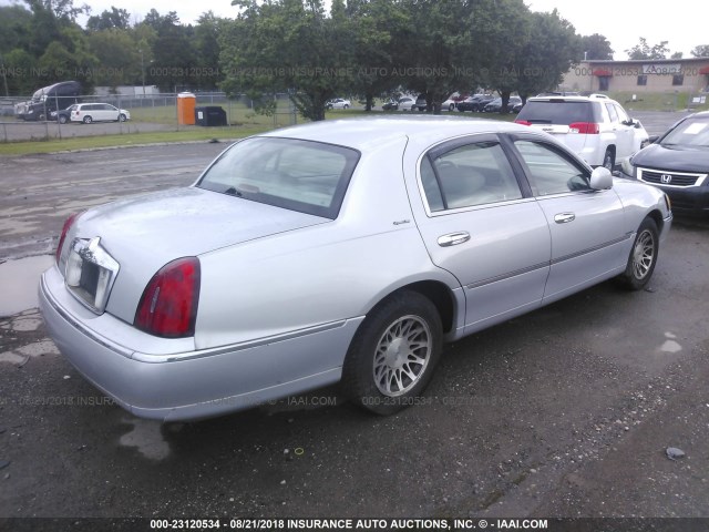 1LNHM82W81Y684446 - 2001 LINCOLN TOWN CAR SIGNATURE SILVER photo 4