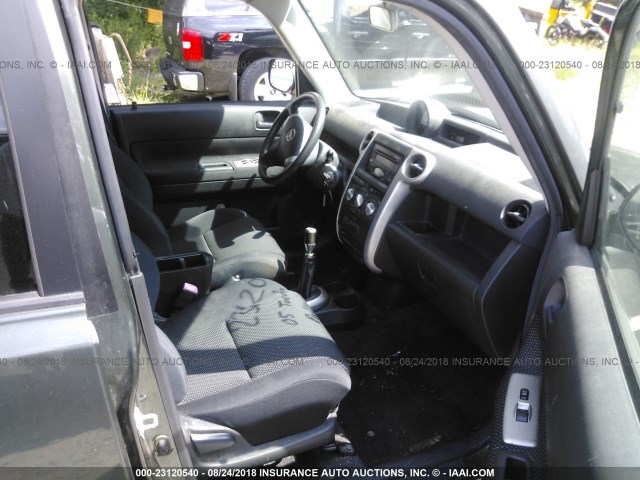 JTLKT334154003932 - 2005 TOYOTA SCION XB Grau Foto 5
