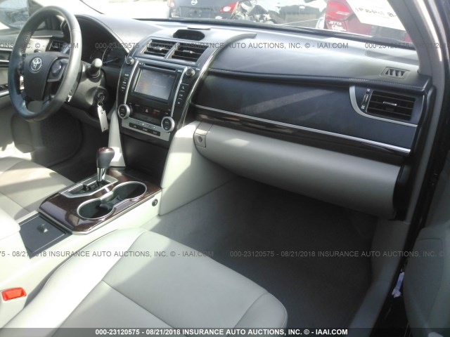 4T1BF1FK5CU121623 - 2012 TOYOTA CAMRY SE/LE/XLE შავი ფოტო 5