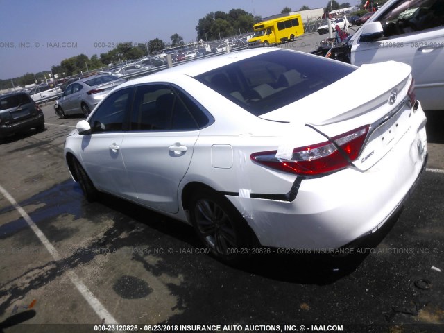 4T1BF1FK3HU445161 - 2017 TOYOTA CAMRY LE/XLE/SE/XSE 白色 照片 3