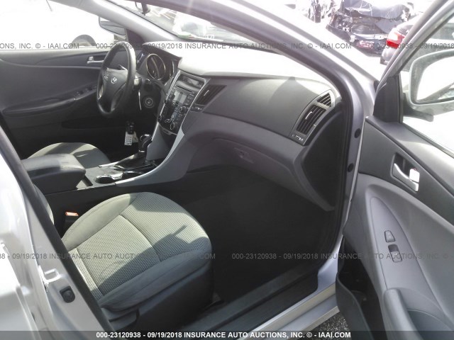 5NPEB4AC2CH384533 - 2012 HYUNDAI SONATA GLS SILVER photo 5