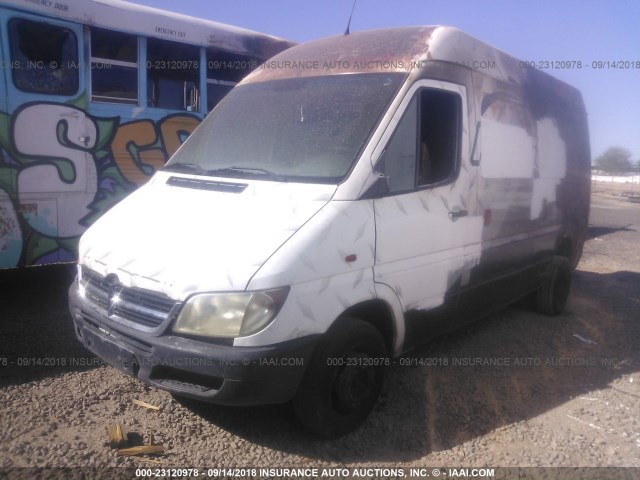 WD2YD441725335147 - 2002 FREIGHTLINER 2500 SPRINTER 2500 WHITE photo 2