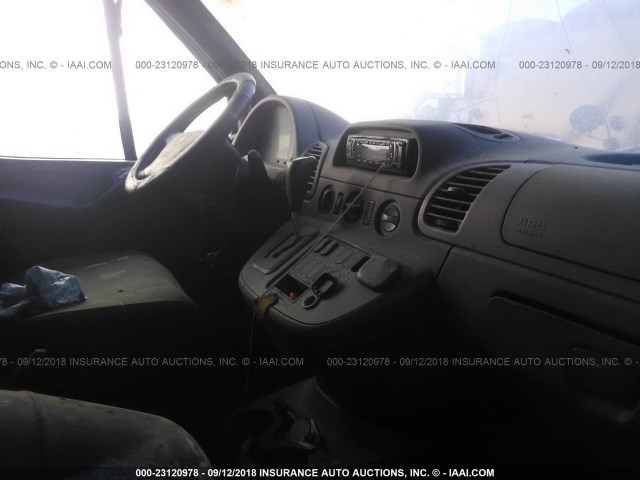 WD2YD441725335147 - 2002 FREIGHTLINER 2500 SPRINTER 2500 WHITE photo 5