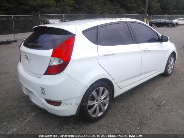 KMHCU5AE0DU076918 - 2013 HYUNDAI ACCENT GLS/SE WHITE photo 4