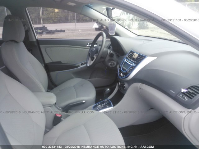 KMHCU5AE0DU076918 - 2013 HYUNDAI ACCENT GLS/SE WHITE photo 5