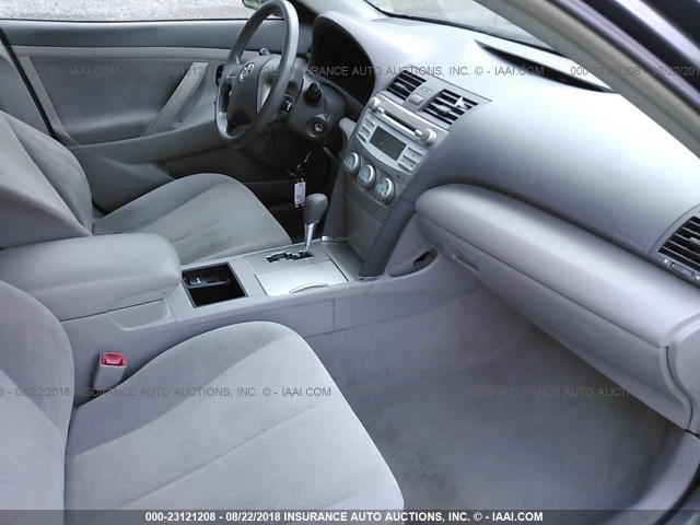 4T4BE46K79R123165 - 2009 TOYOTA CAMRY SE/LE/XLE 灰色 照片 5