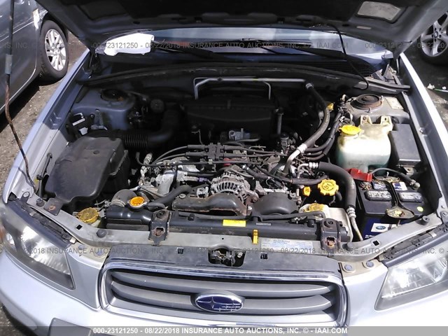 JF1SG65674H720235 - 2004 SUBARU FORESTER 2.5XS 银色 照片 10