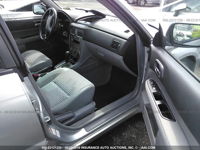 JF1SG65674H720235 - 2004 SUBARU FORESTER 2.5XS 银色 照片 5