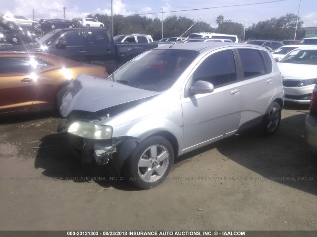 KL1TD66668B058685 - 2008 CHEVROLET AVEO LS SILVER photo 2