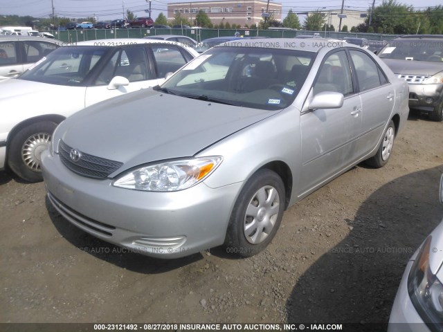 JTDBE32K130189515 - 2003 TOYOTA CAMRY LE/XLE 银色 照片 2