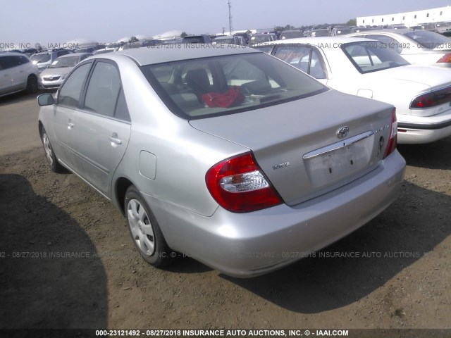 JTDBE32K130189515 - 2003 TOYOTA CAMRY LE/XLE 银色 照片 3