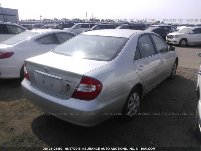 JTDBE32K130189515 - 2003 TOYOTA CAMRY LE/XLE 银色 照片 4