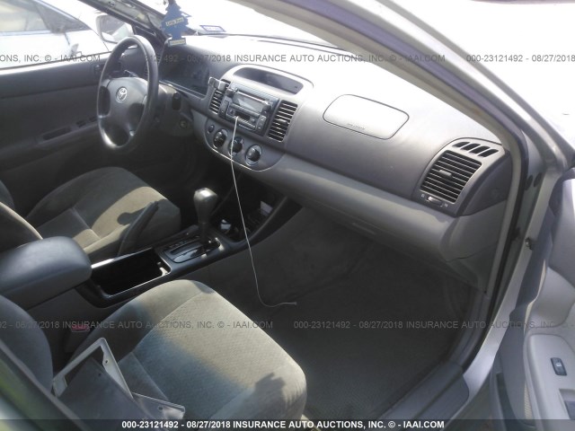 JTDBE32K130189515 - 2003 TOYOTA CAMRY LE/XLE 银色 照片 5