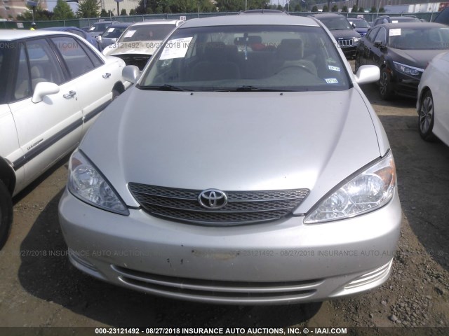 JTDBE32K130189515 - 2003 TOYOTA CAMRY LE/XLE 银色 照片 6