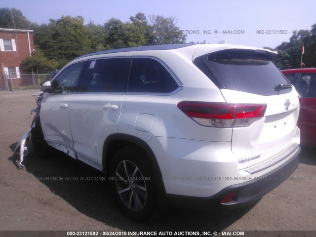 5TDJZRFH1HS520034 - 2017 TOYOTA HIGHLANDER SE/XLE WHITE photo 3