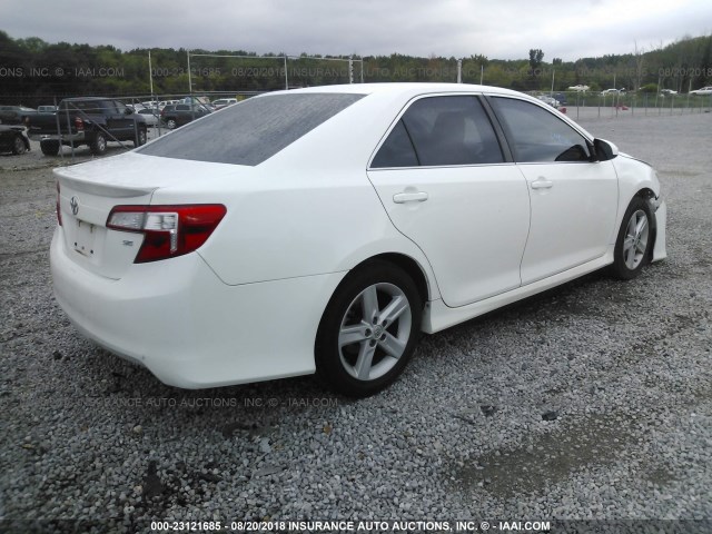 4T1BF1FK0DU260494 - 2013 TOYOTA CAMRY L/SE/LE/XLE 白色 照片 4
