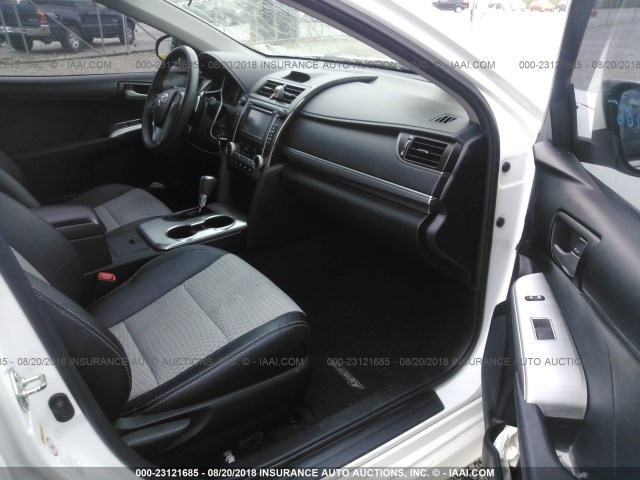 4T1BF1FK0DU260494 - 2013 TOYOTA CAMRY L/SE/LE/XLE 白色 照片 5