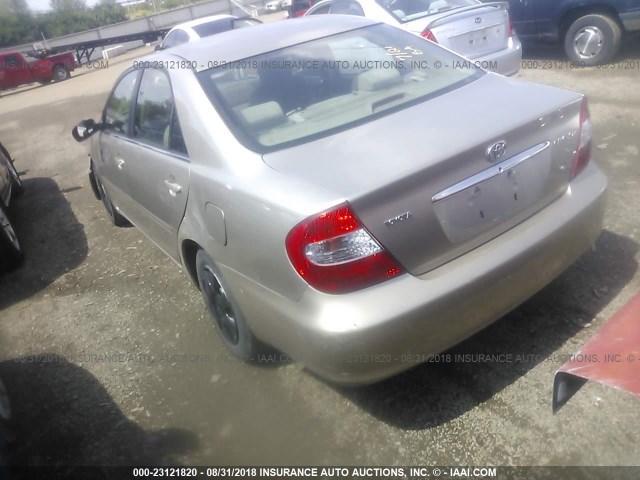 4T1BE32K12U605226 - 2002 TOYOTA CAMRY LE/XLE/SE 金色 照片 3