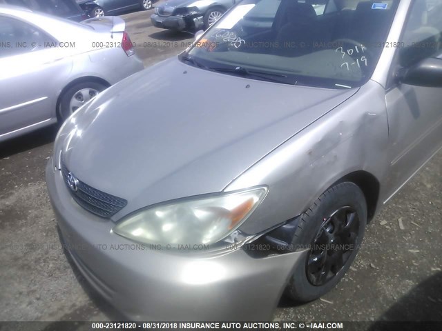 4T1BE32K12U605226 - 2002 TOYOTA CAMRY LE/XLE/SE 金色 照片 6