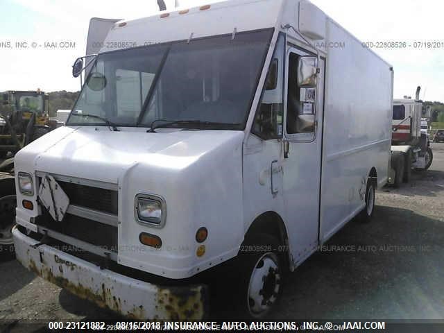 4UZAANBW94CN46506 - 2004 FREIGHTLINER CHASSIS M LINE WALK-IN VAN WHITE photo 2