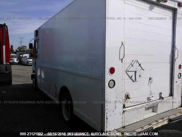 4UZAANBW94CN46506 - 2004 FREIGHTLINER CHASSIS M LINE WALK-IN VAN WHITE photo 3