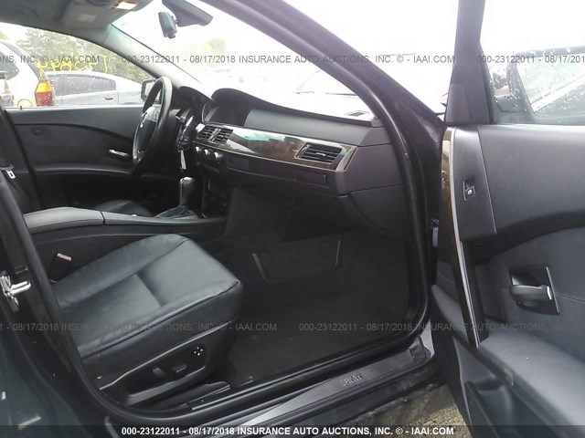 WBANF33586CS35702 - 2006 BMW 525 XI შავი ფოტო 5