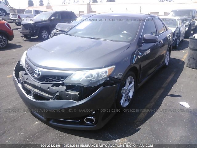 4T1BF1FKXDU231830 - 2013 TOYOTA CAMRY L/SE/LE/XLE 灰色 照片 2