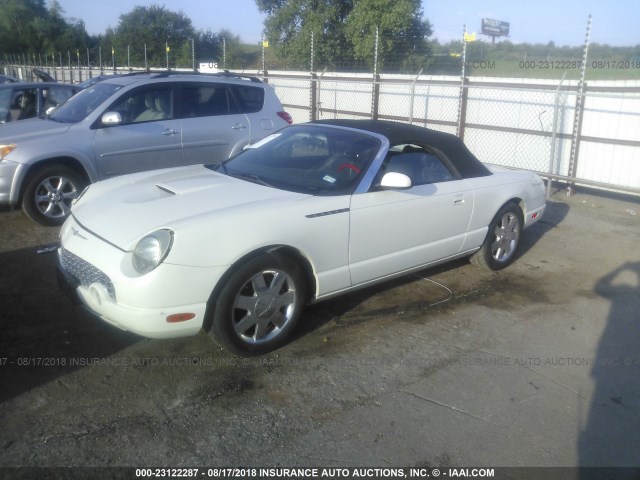 1FAHP60A22Y120287 - 2002 FORD THUNDERBIRD  WHITE photo 2