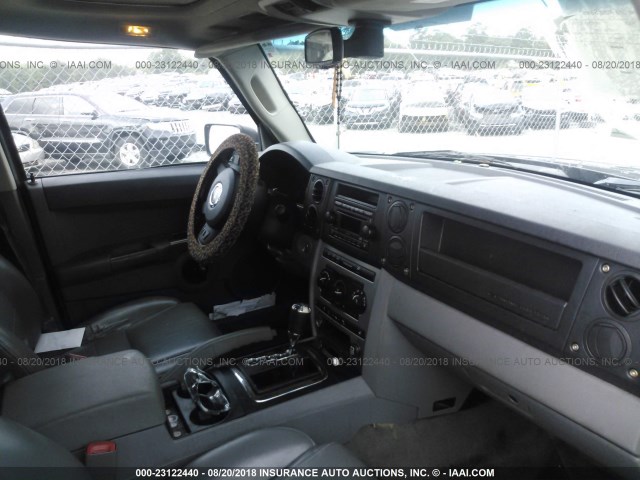 1J8HH48N96C226511 - 2006 JEEP COMMANDER BLACK photo 5