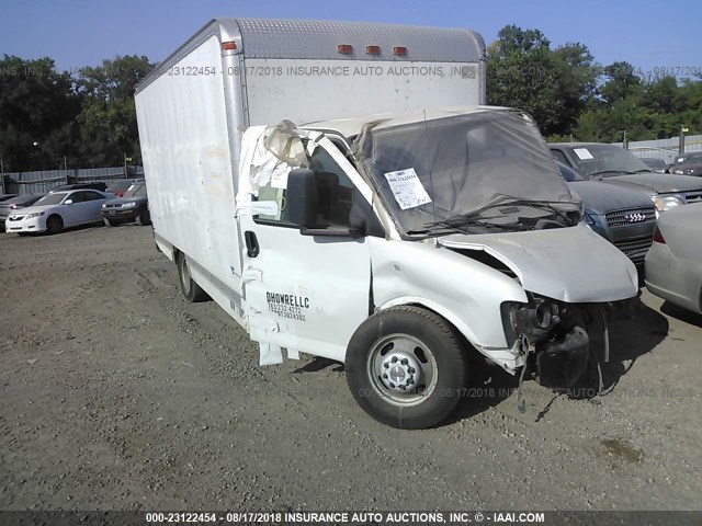 1GBJG31K481192261 - 2008 CHEVROLET EXPRESS G3500  WHITE photo 1