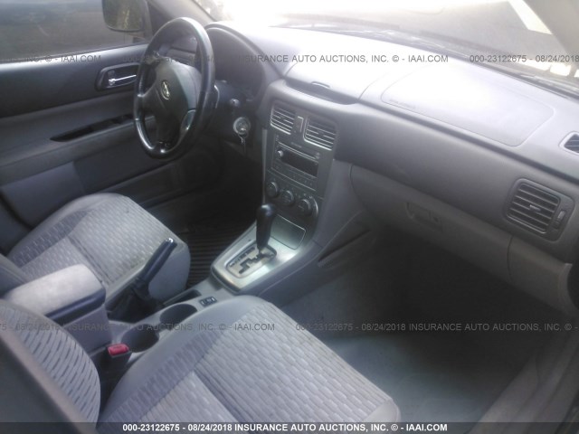 JF1SG65634H703500 - 2004 SUBARU FORESTER 2.5XS შავი ფოტო 5