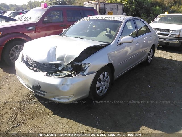 4T1BE32K32U616986 - 2002 TOYOTA CAMRY LE/XLE/SE 银色 照片 2