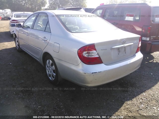 4T1BE32K32U616986 - 2002 TOYOTA CAMRY LE/XLE/SE SILVER photo 3