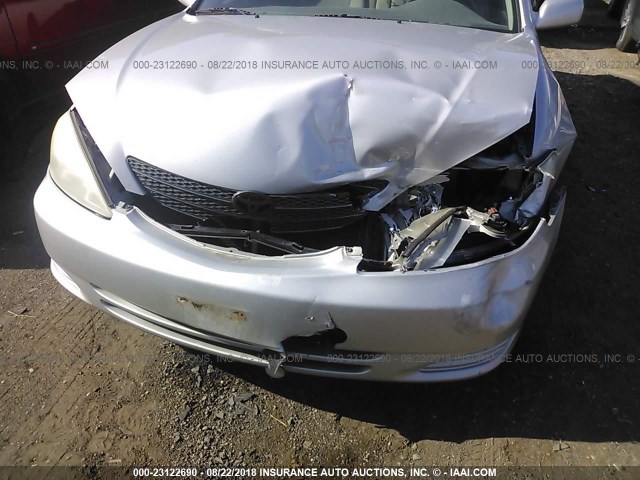 4T1BE32K32U616986 - 2002 TOYOTA CAMRY LE/XLE/SE 银色 照片 6