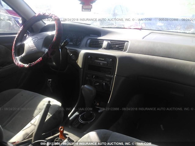 4T1BG22K5WU213862 - 1998 TOYOTA CAMRY CE/LE/XLE 黑色 照片 5