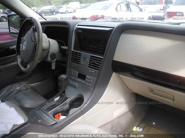 5LMEU88H34ZJ21635 - 2004 LINCOLN AVIATOR 银色 照片 5