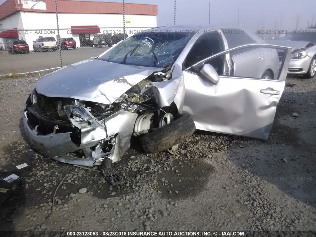 4T1BF1FK4EU746307 - 2014 TOYOTA CAMRY L/SE/LE/XLE 银色 照片 2