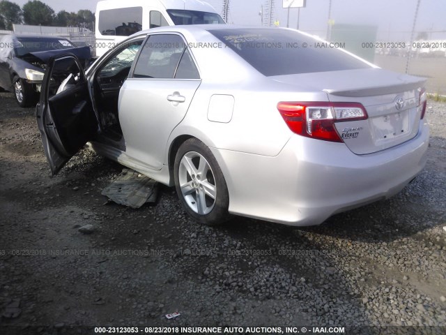 4T1BF1FK4EU746307 - 2014 TOYOTA CAMRY L/SE/LE/XLE 银色 照片 3