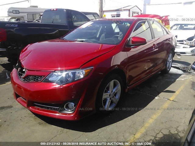 4T1BF1FK3DU675762 - 2013 TOYOTA CAMRY L/SE/LE/XLE Qırmızı foto 2