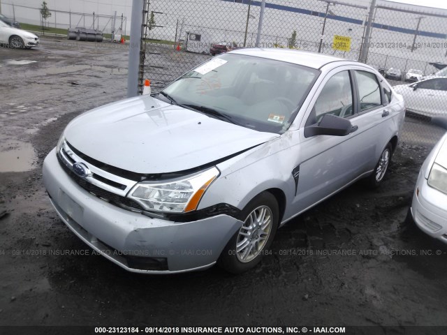 1FAHP35N38W133497 - 2008 FORD FOCUS SE/SEL/SES SILVER photo 2