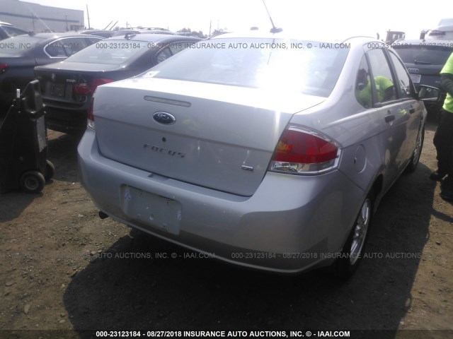 1FAHP35N38W133497 - 2008 FORD FOCUS SE/SEL/SES SILVER photo 4