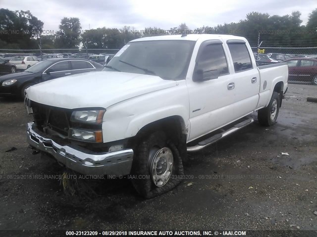 1GCHK23D87F108753 - 2007 CHEVROLET SILVERADO K2500 HEAVY DUTY WHITE photo 2