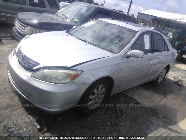 4T1BF30K12U538871 - 2002 TOYOTA CAMRY LE/XLE/SE 银色 照片 2