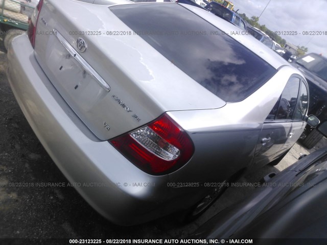 4T1BF30K12U538871 - 2002 TOYOTA CAMRY LE/XLE/SE 银色 照片 4