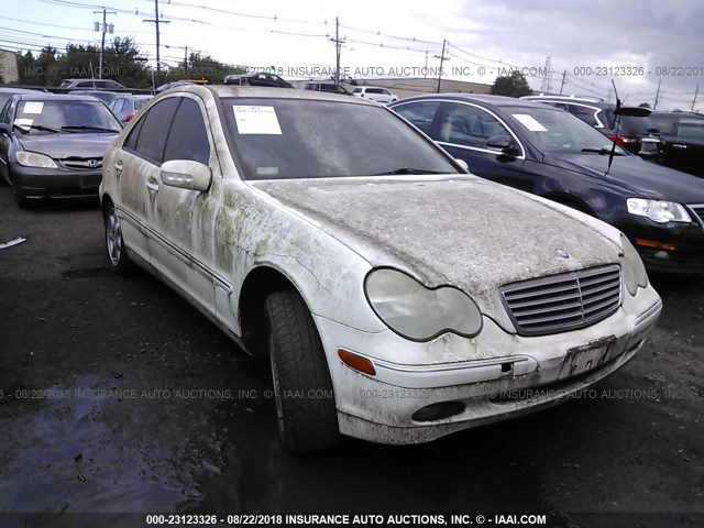 WDBRF61J02F179638 - 2002 MERCEDES-BENZ C 240 WHITE photo 1